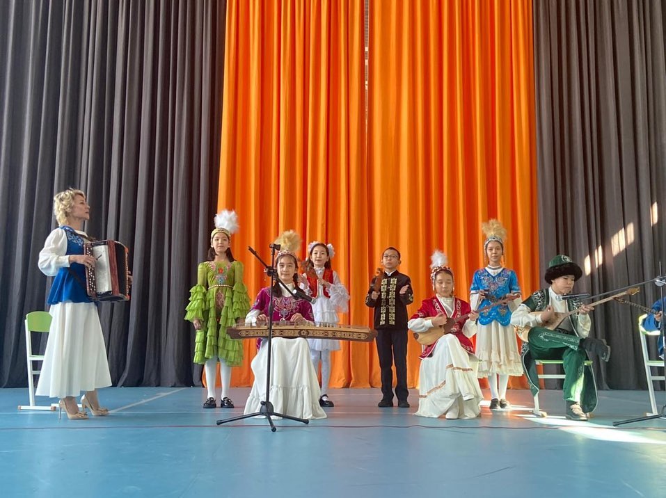Бүгін мектебімізде қазақтың жез таңдай әншісі Роза Бағланованы еске алу мақсатындағы «Аты аңызға айналған ару » атты концерт өтті. Музыка пәні мұғалім