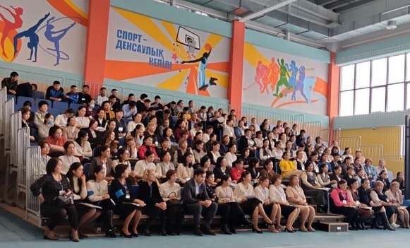 05.12.2022 Күн тәртібінің бірінші мәселесі бойынша мектеп директоры Адамов Нұрлан Жұмағазыұлы сөз алып, педагогтардың сапалық тізімімен таныстырды.