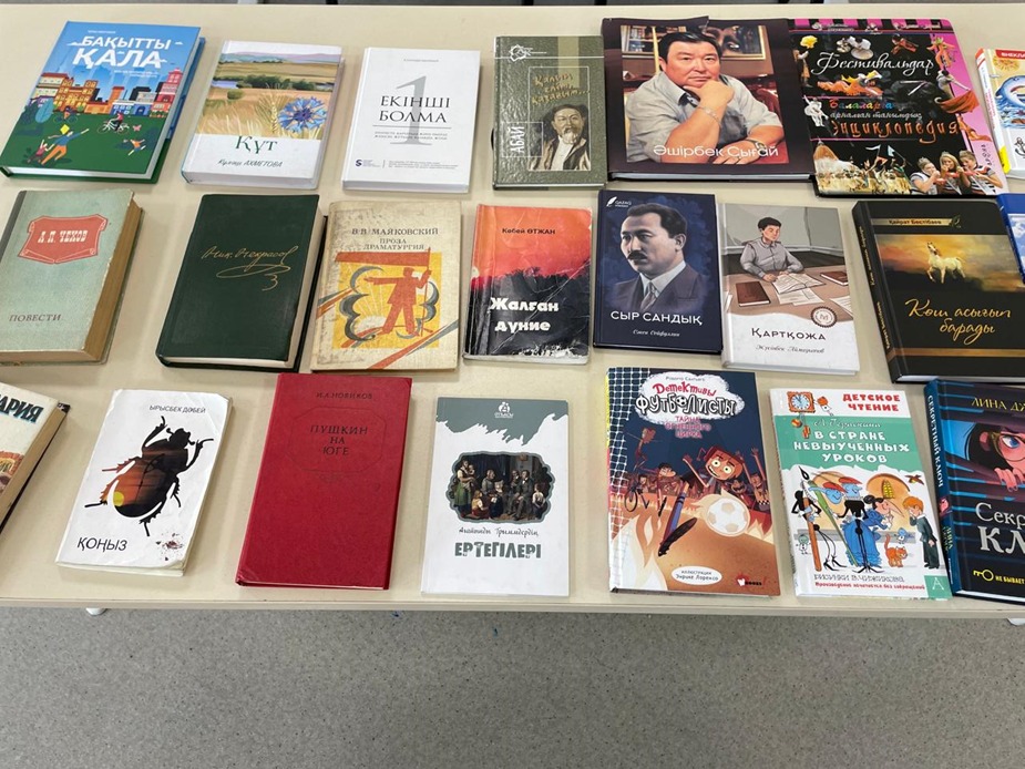 Біздің мектепте 14 февраль – Халықаралық кітап сыйлау күніне орай  «Мектеп кітапханасына кітап сыйла» акциясы жүріп жатыр.