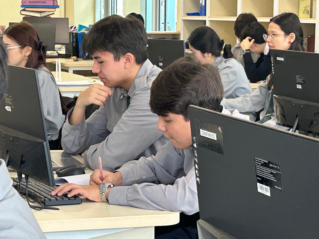 2025-2026 оқу жылындағы 11-сынып оқушыларын ЕНТ-ға  сапалы дайындалуын қамтамасыз ету мақсатында, сондай-ақ оқу үдерісін жүйелі ұйымдастыруда және оқушылардың білім деңгейін анықтау үшін ай сайын байқау тесттері өткізіледі.