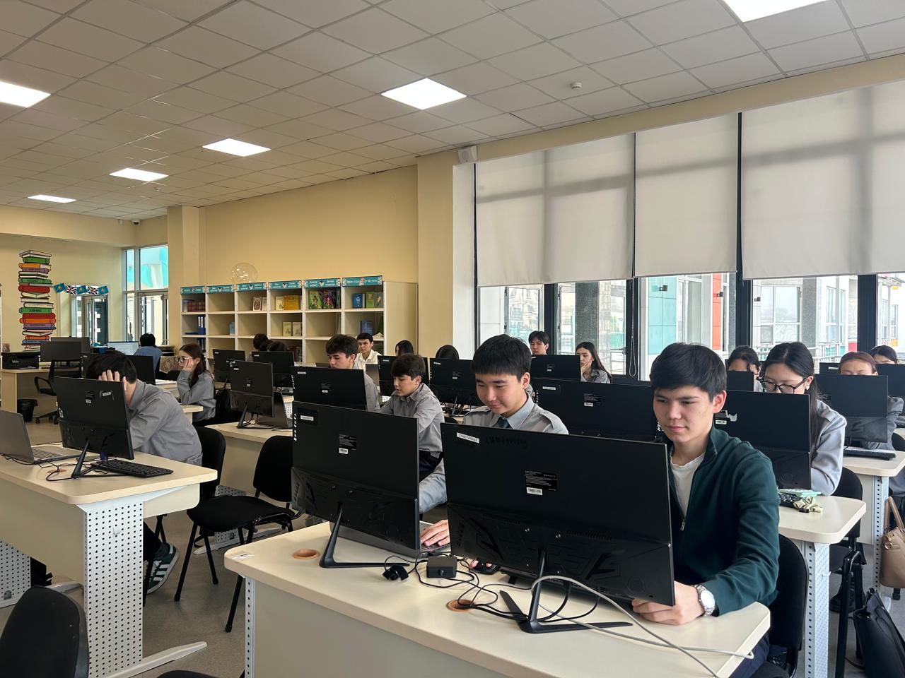 2025-2026 оқу жылындағы 11-сынып оқушыларын ЕНТ-ға  сапалы дайындалуын қамтамасыз ету мақсатында, сондай-ақ оқу үдерісін жүйелі ұйымдастыруда және оқушылардың білім деңгейін анықтау үшін ай сайын байқау тесттері өткізіледі.